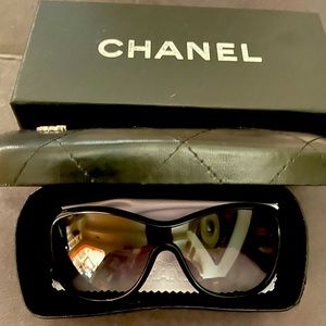 Authentic CHANEL sunglasses with box & case